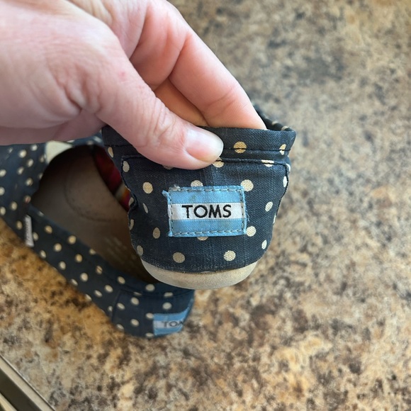 TOMS Slip-On Shoes, Navy Blue/White Polka-Dots Size 7 - Picture 2 of 4